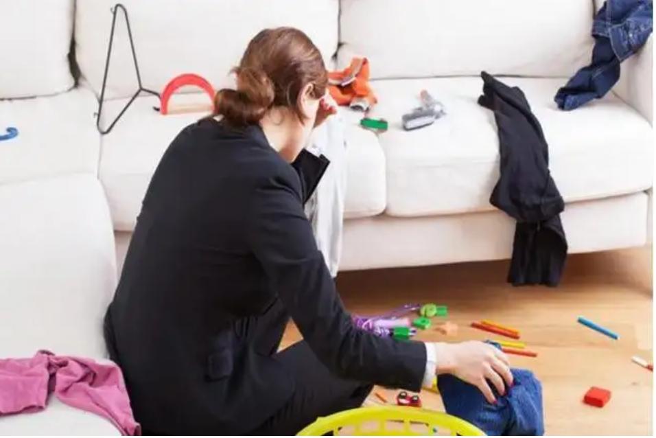 双十一囤900元护肤品，被老公踢翻，踢掉的还有全职妈妈的尊严