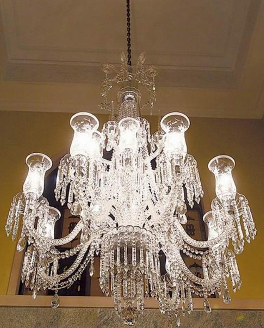 恋人妻、追青霞、混黑道、建豪宅，“武侠片之父”的江湖往事……