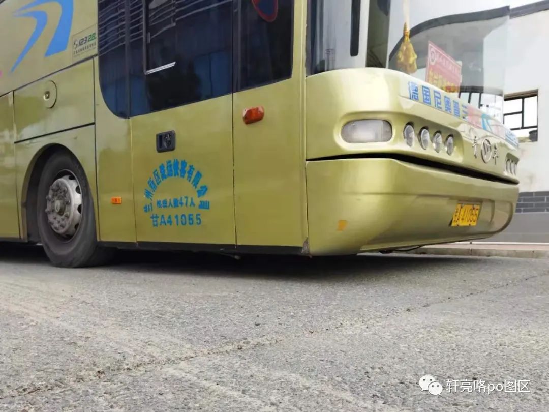 青年jnp6127w型卧铺客车价格,宇通6127神行剑错层版大巴车