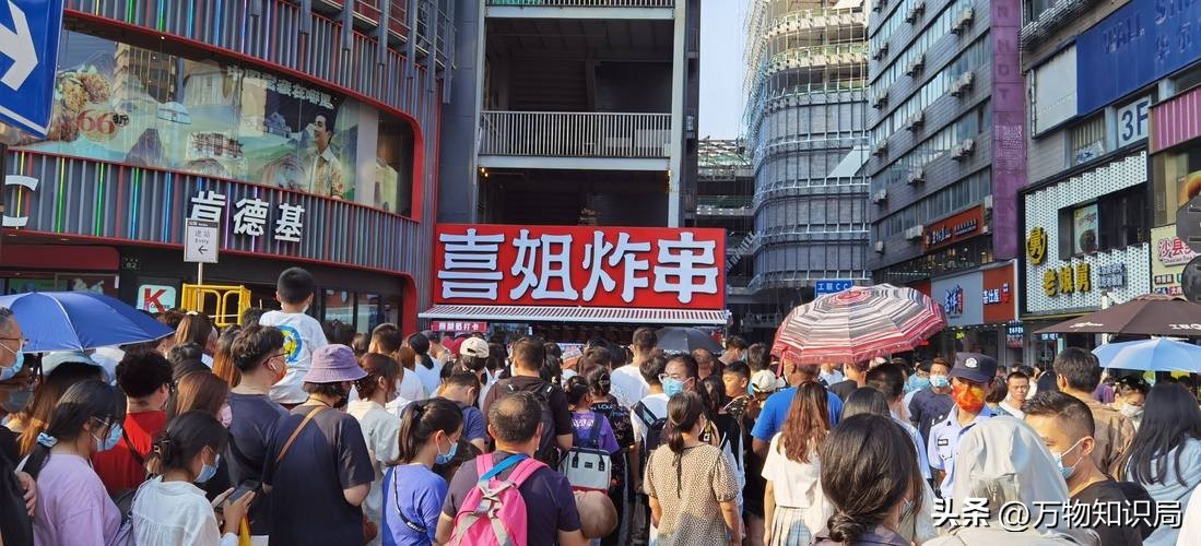 靠9平米小店发财,在小镇开一家蜜雪冰城一年纯利润