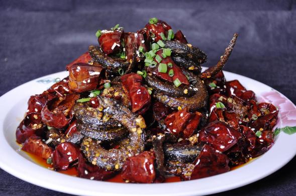 本地美食推荐网红餐厅春节 (春节不打烊网红餐厅)