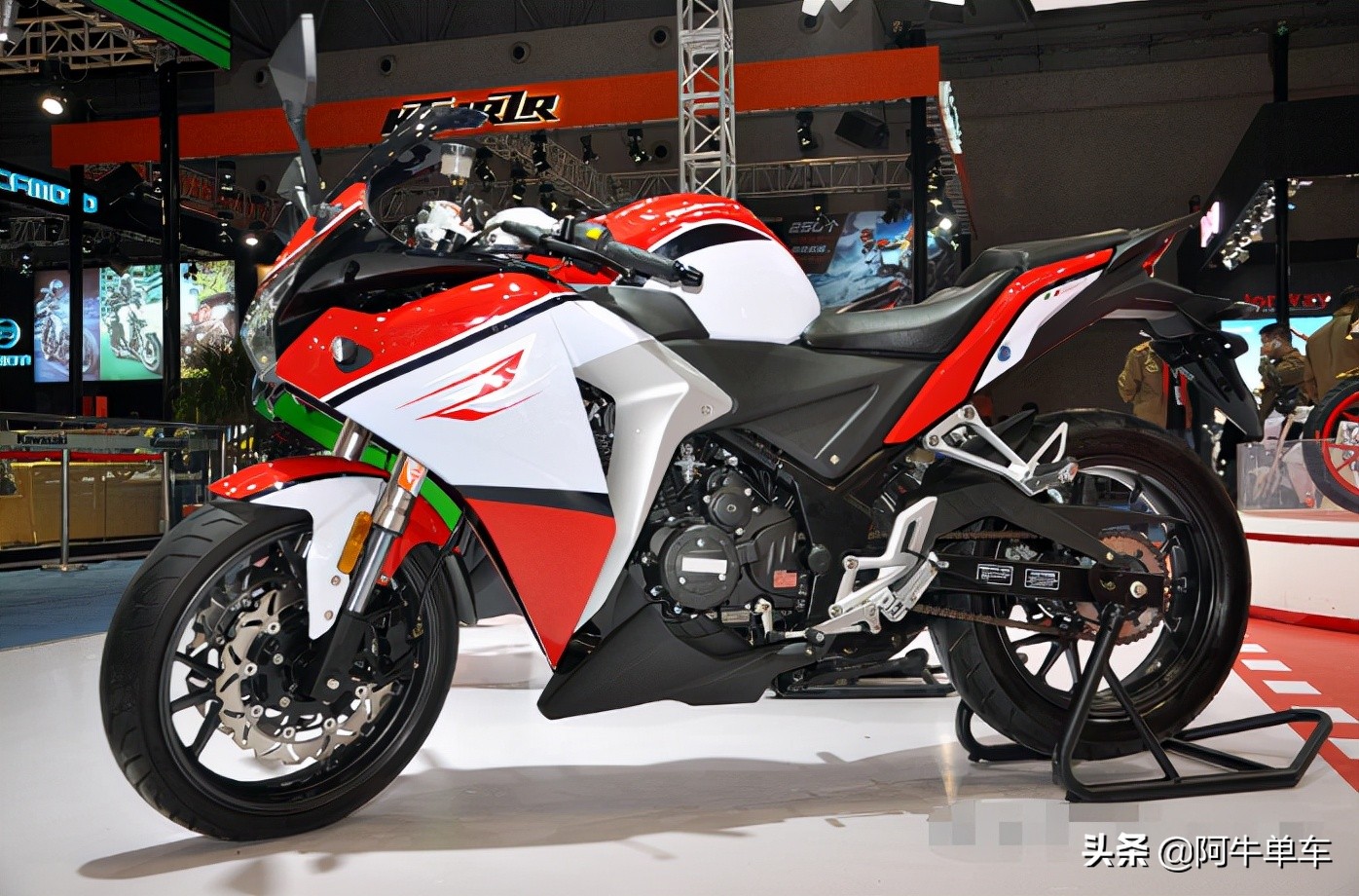 嘉爵800和本田cb650r,嘉爵800和cb650r对比