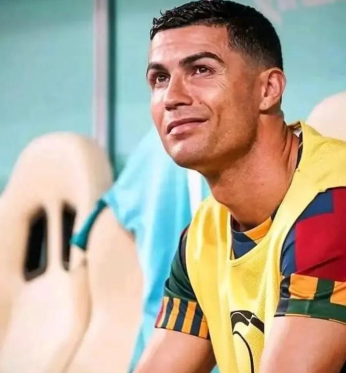 伊莲娜与c罗现在关系,伊莲娜分手后与c罗同台