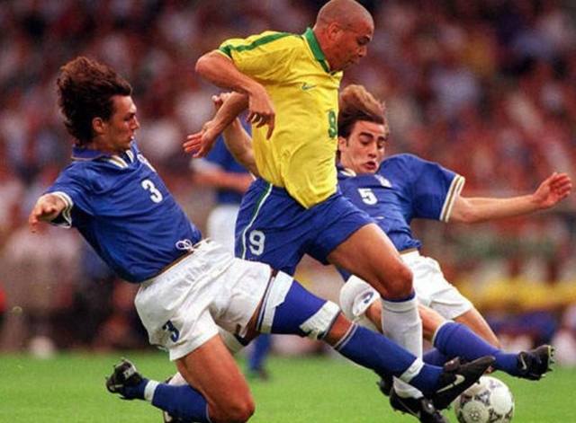 世界足坛球星照片,世界足坛十大经典照片