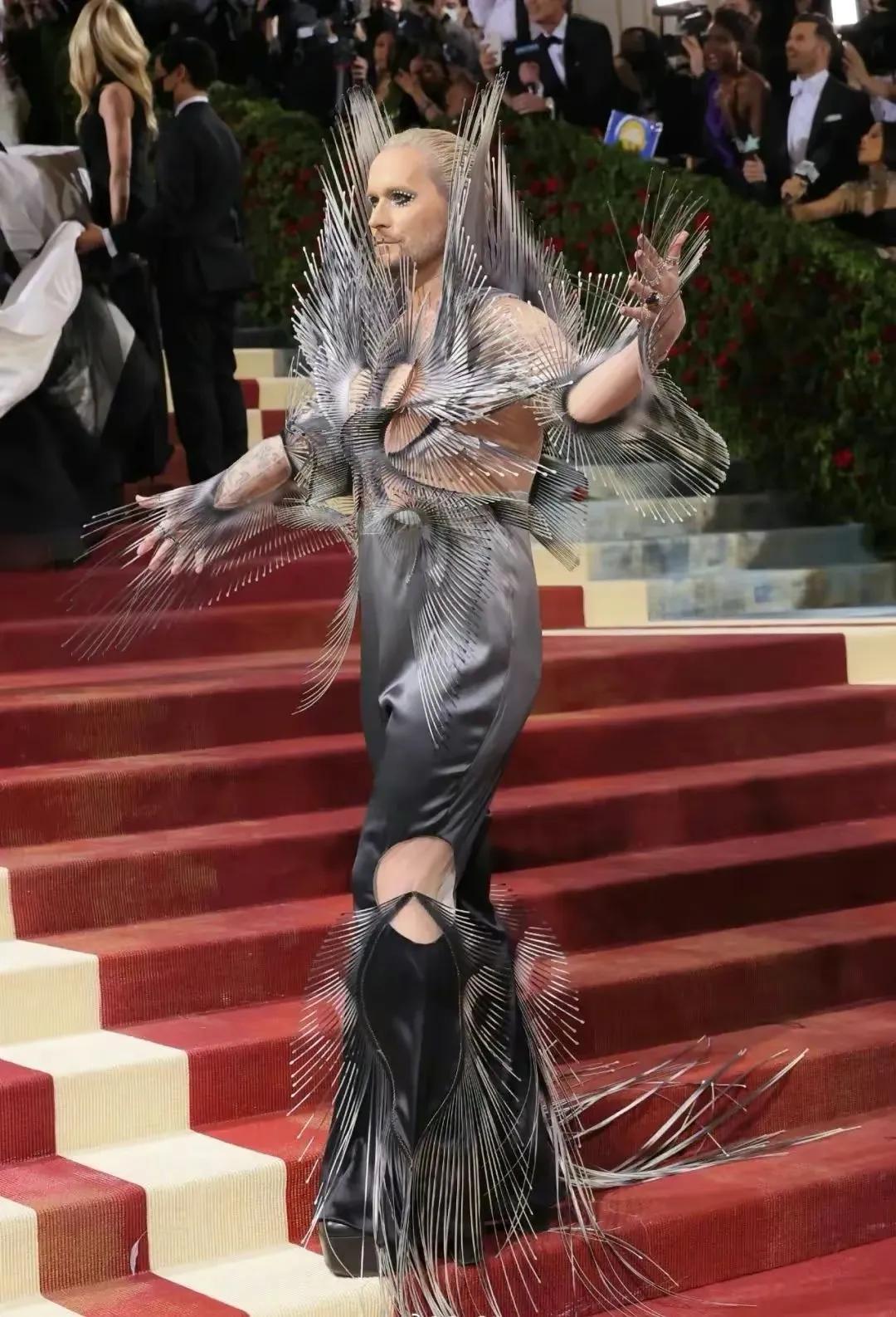 谷爱凌2019穿抹胸裙,谷爱凌穿白色长裙