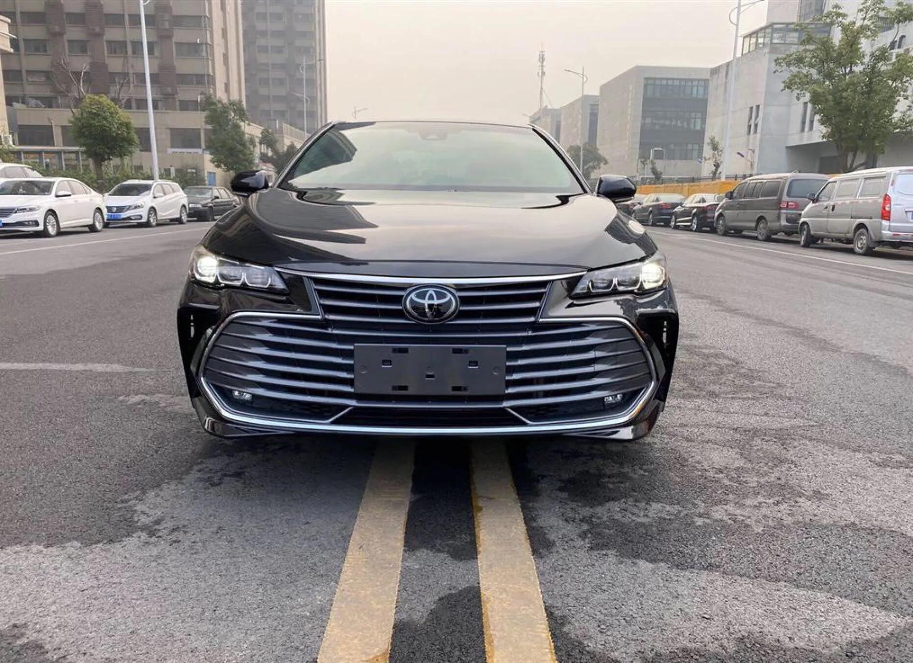 丰田亚洲龙试驾评测2.0,亚洲龙2.5和凯美瑞2.5哪个油耗低