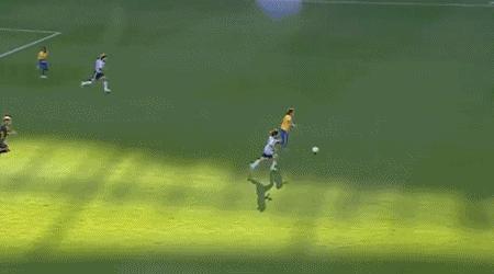 实况足球|次世代传奇新引擎时刻鲁美依然强！新史诗卡卡解析