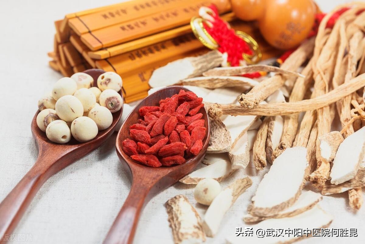 手掌长了一块癣发痒开裂,手掌起癣变成硬皮还痒怎么治