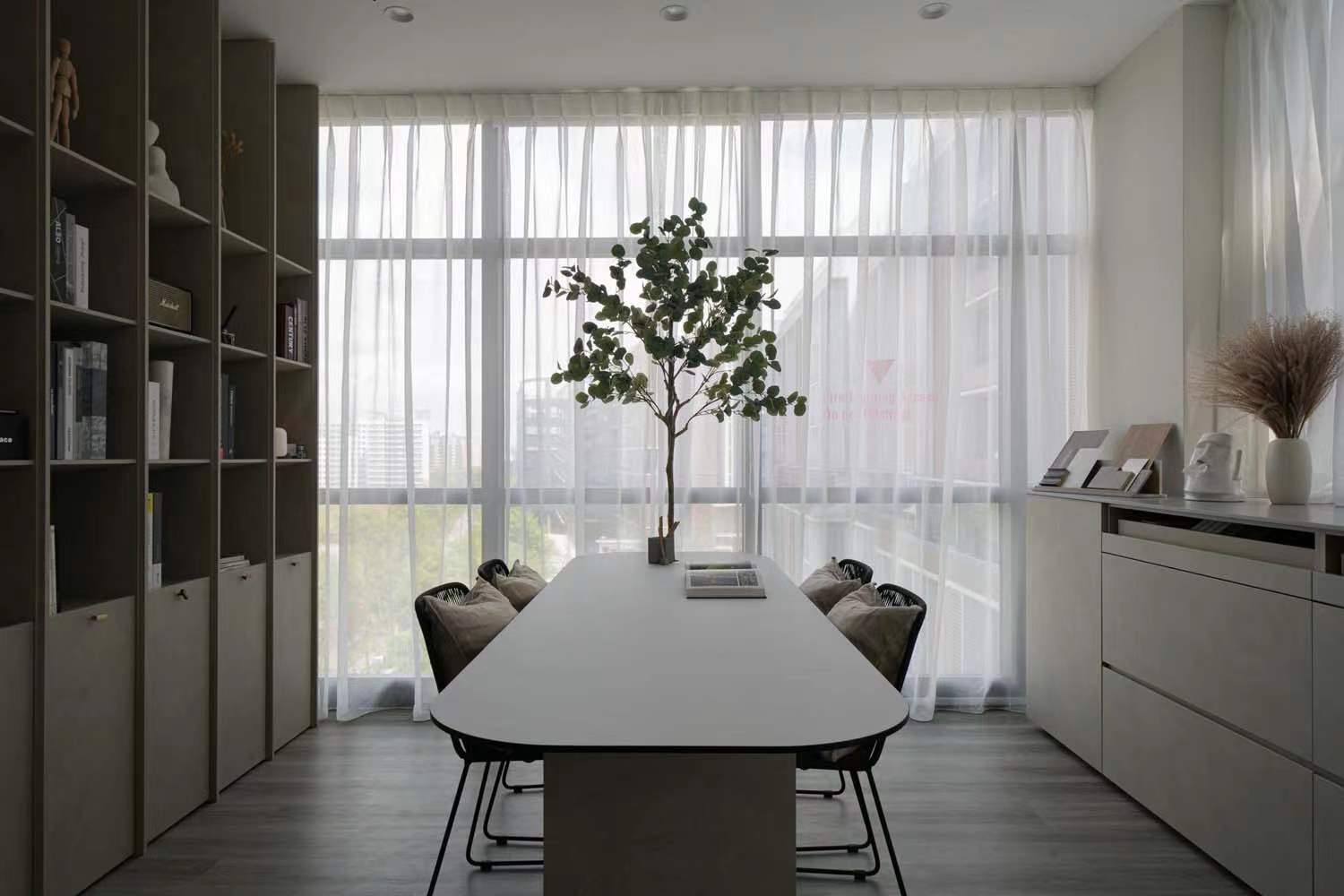 餐边柜如何设计比较省钱,餐厅太窄要不要装餐边柜