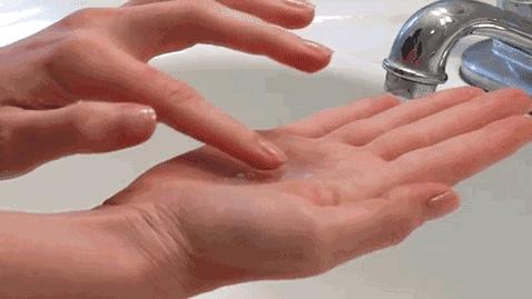 隐形眼镜好像掉眼睛里但是找不到,透明隐形眼镜掉在眼睛了怎么找