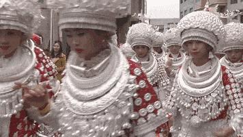 屏幕上出现五条白线什么意思,当屏幕出现五条虚线的时候