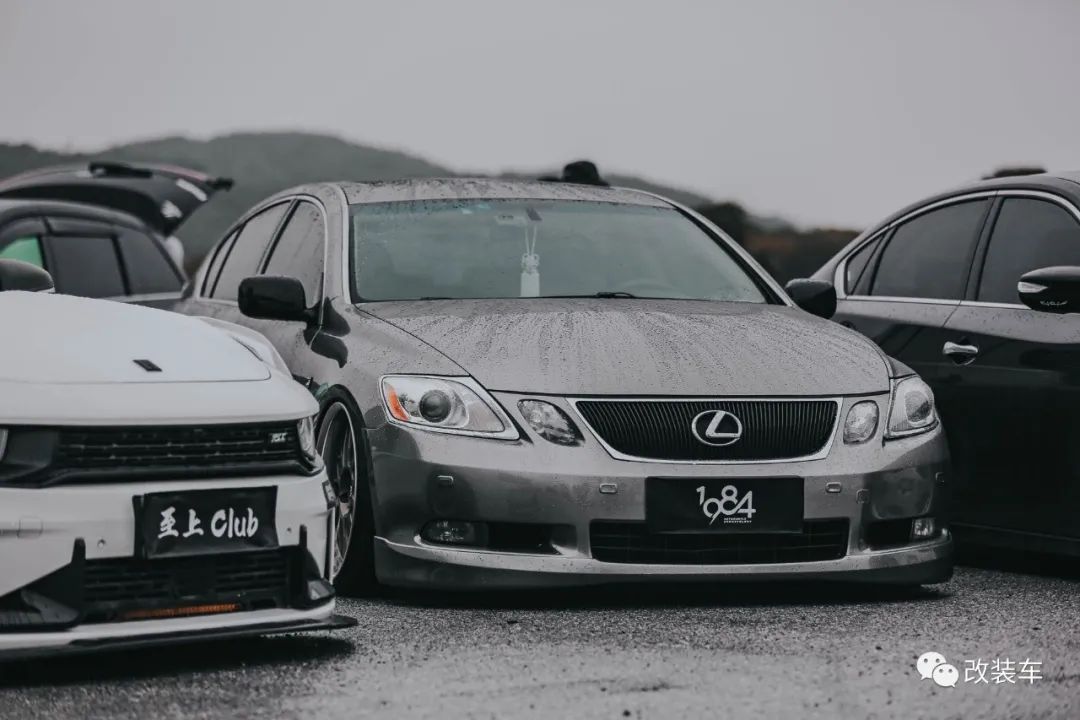 雷克萨斯gs300亮黑改装案例,本田思域适合刚毕业开吗