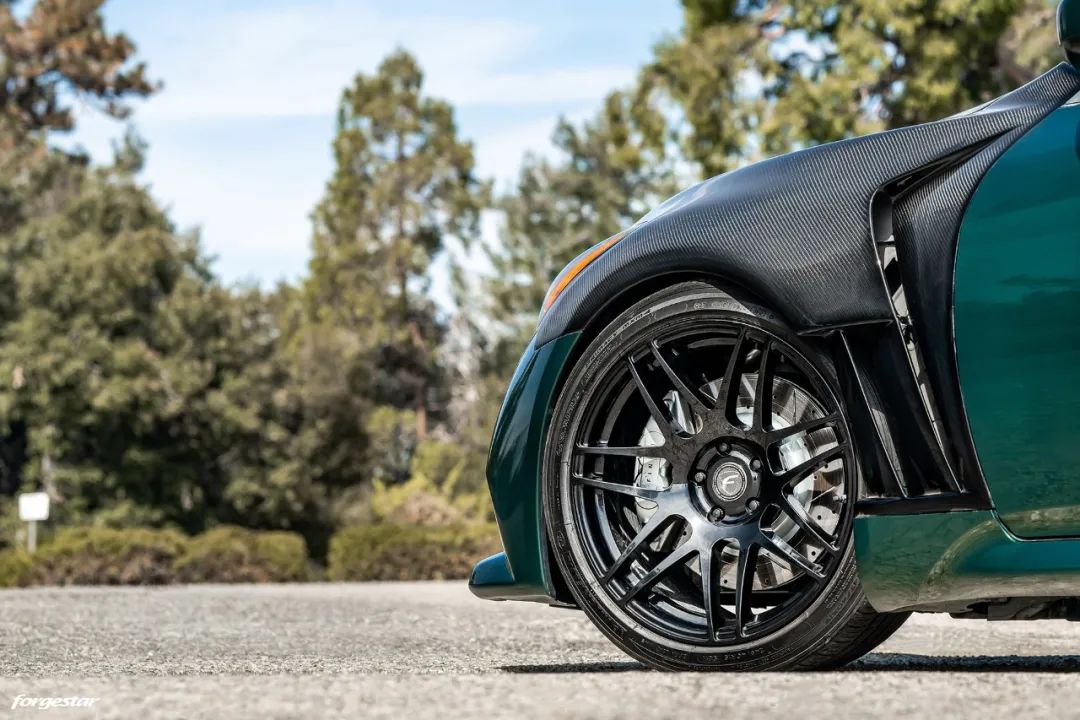 “战神”与“淑女”的重影