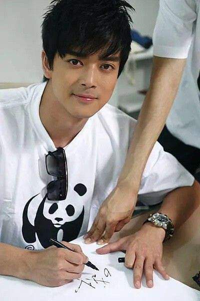 老演员整容脸变形,老年人整容前后照片