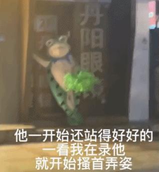 16岁卖青蛙,创业摆摊卖青蛙