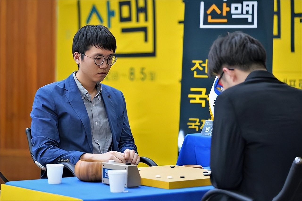 17日赛事柯洁2连胜复仇韩第三中韩对抗赛韩大将获胜4:4扳平比分