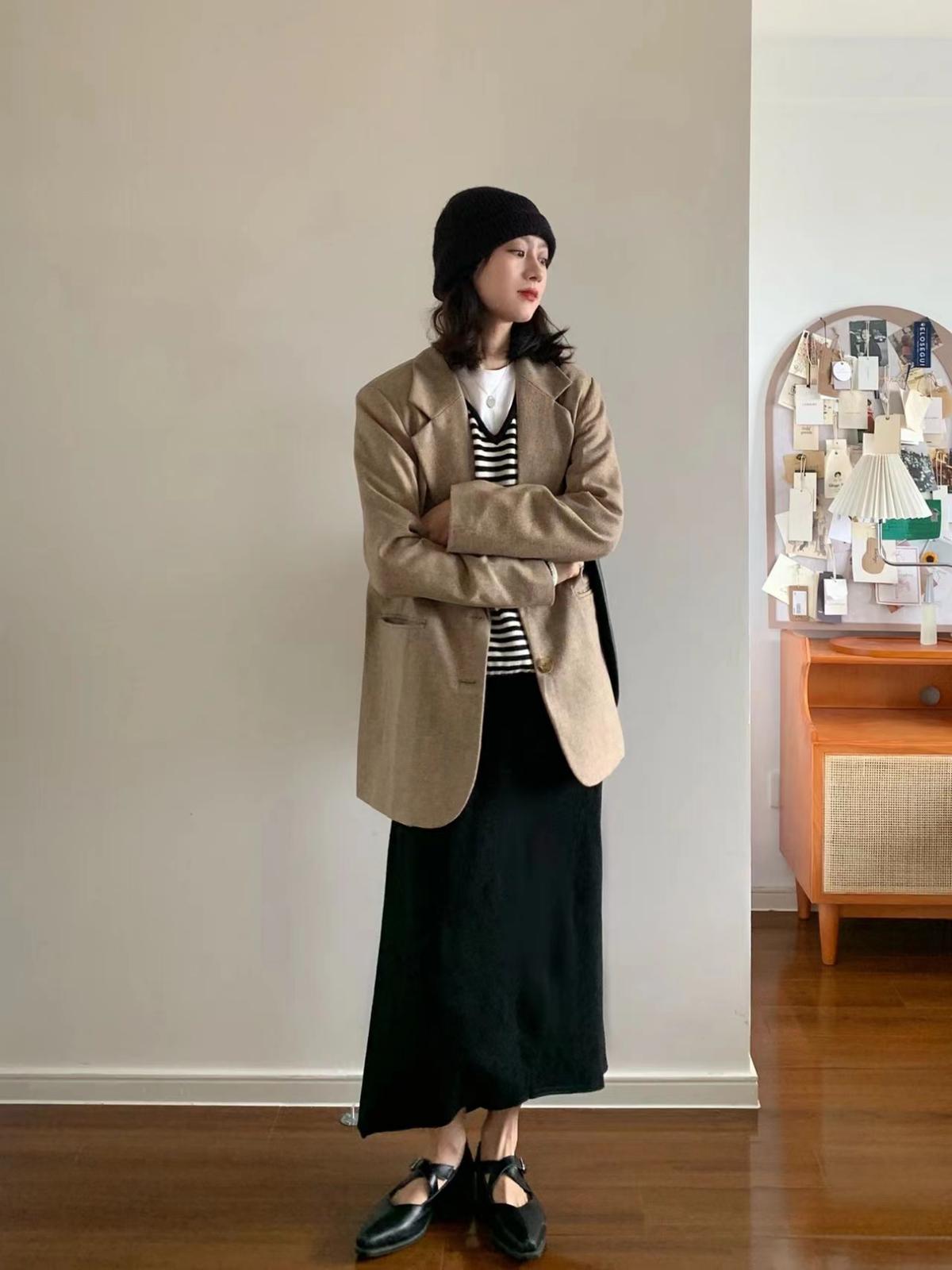 西装半身裙怎么穿显年轻活力,西装半身裙中长款搭配