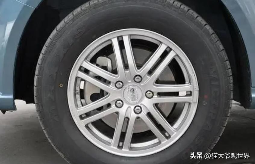 国产轮胎和进口轮胎价格差不多,国产轮胎和进口轮胎的价格差距