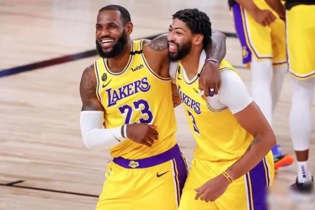 欧文本赛季单核带队,本赛季欧文精彩十佳球