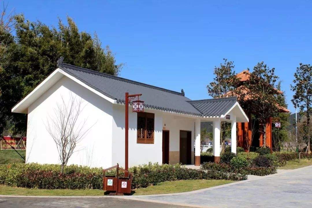 厕所，从中式蹲坑、陶瓷蹲池，到西式抽水马桶，再到日式自动马桶