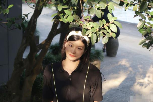 中国泳坛未来的新星，年仅17岁的余依婷，不仅成绩好颜值也很高