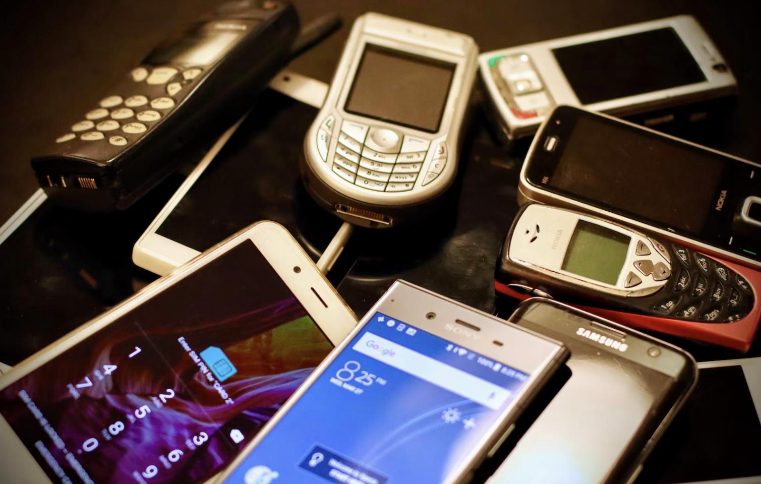 靠副业年入百亿，连苹果都得乖乖交钱，诺基亚为啥还没凉？