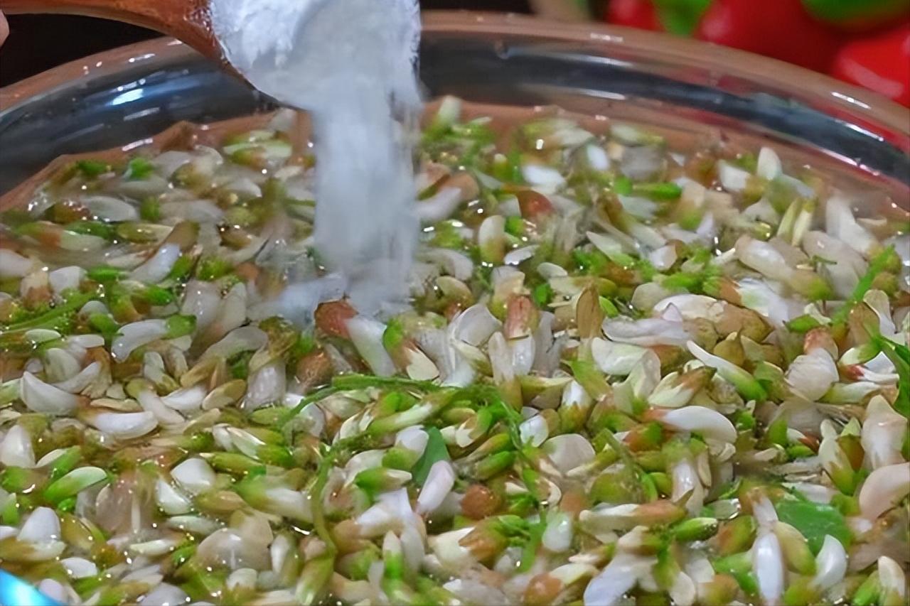 槐花怎么吃好吃又下饭,槐花一道绝佳的自然美食