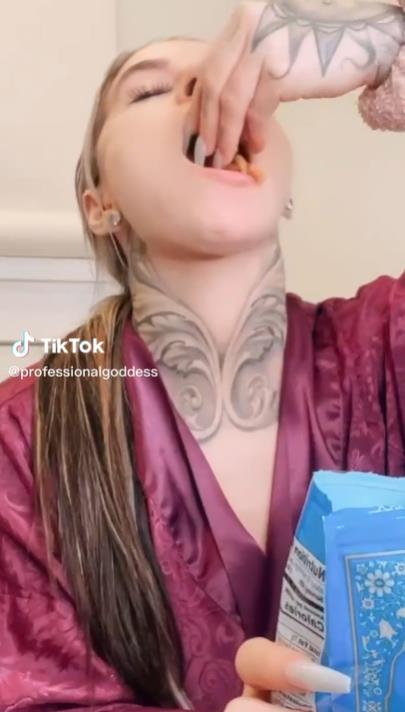 美国女子网售重口垃圾：灰尘脏水，指甲舌苔，真有人高价买？