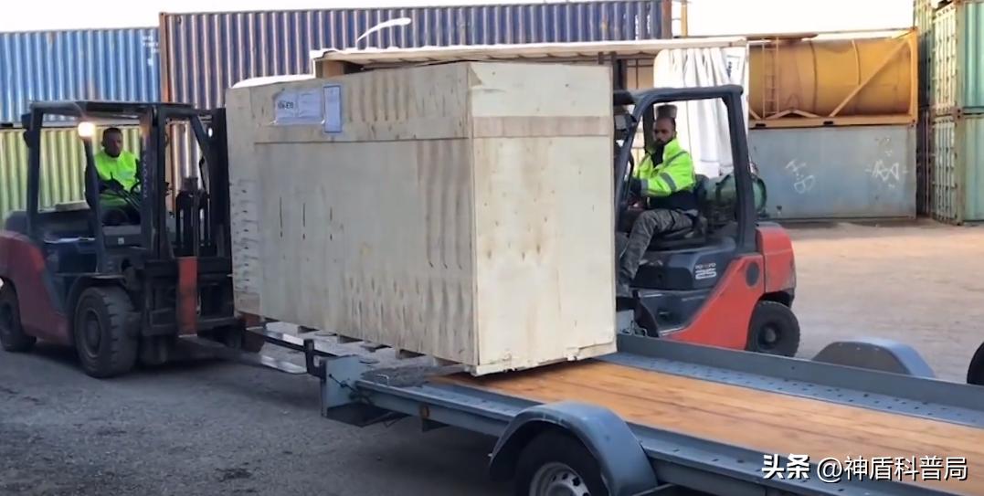 法国大爷网购中国迷你挖掘机,美国大爷买挖掘机