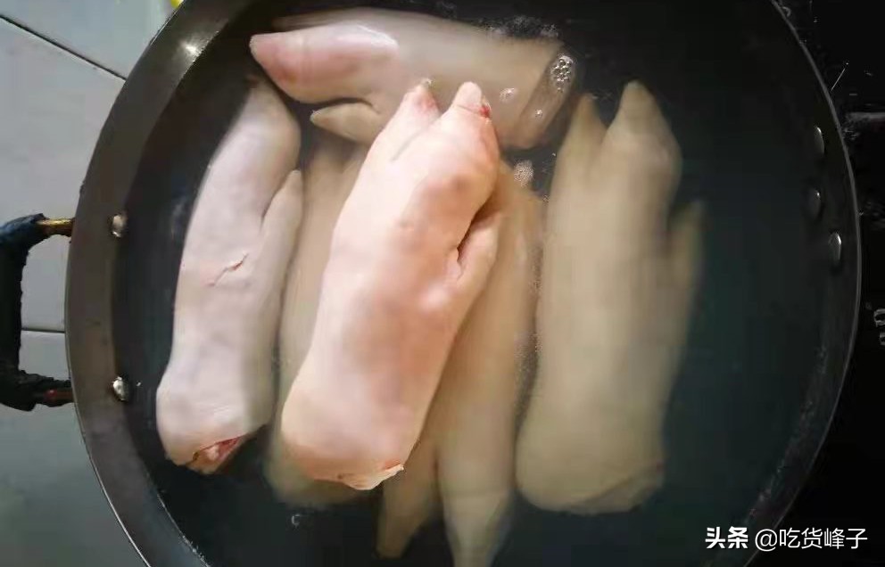 过年猪蹄买几个寓意好,过年买猪蹄买前蹄还是后蹄