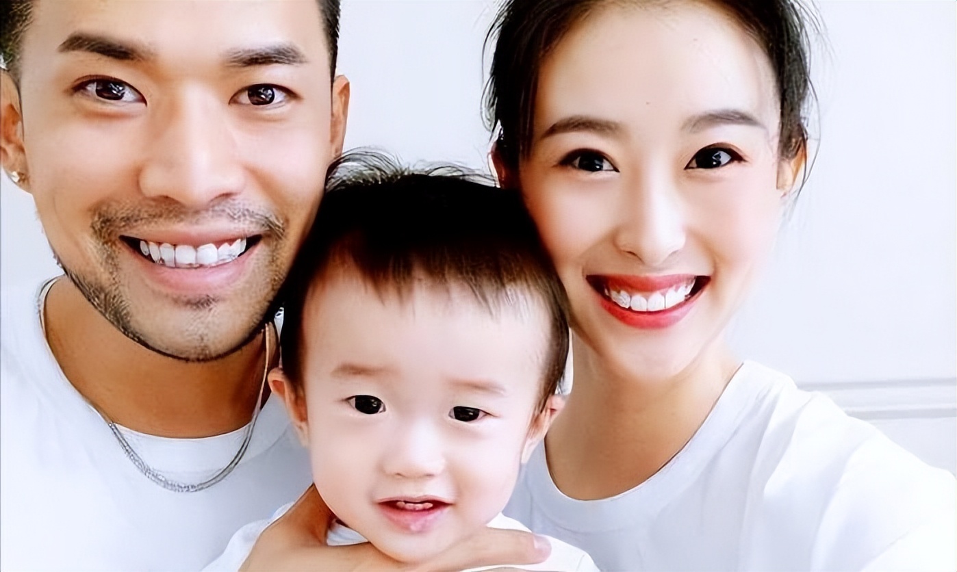 被前任一渣再渣，私密照两次外泄，车模*兽兽**看男人的眼光太差了