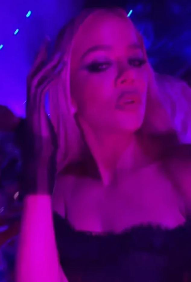 卡戴珊婚礼现场,卡戴珊大姐礼服