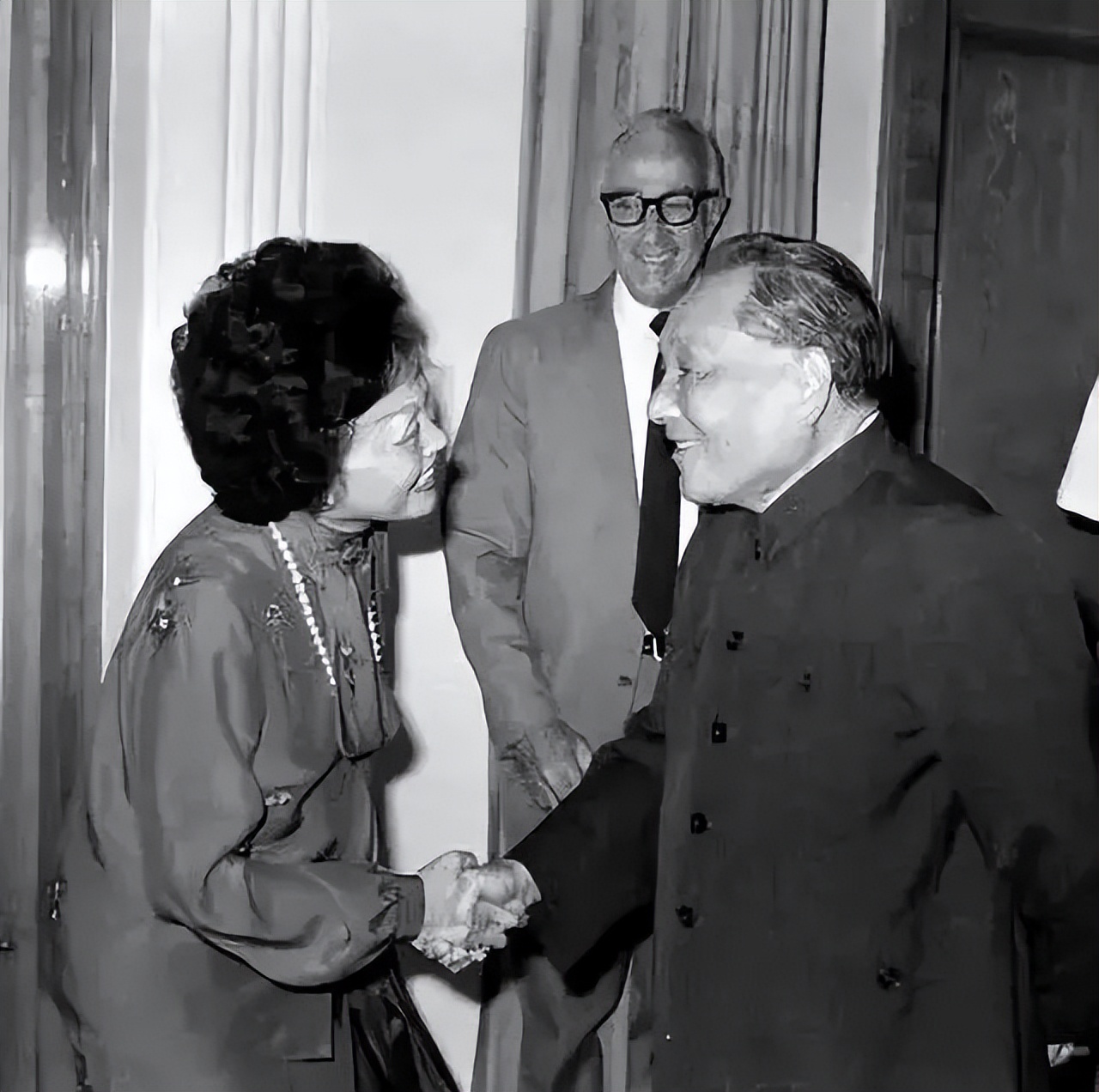 陈香梅：首位入职白宫的中国女人，帮美国人选总统，*小平邓**座上宾