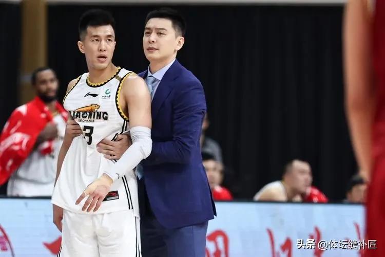 22分大逆转辽宁险胜广东扳成1-1,广厦对辽宁胡金秋受伤动图