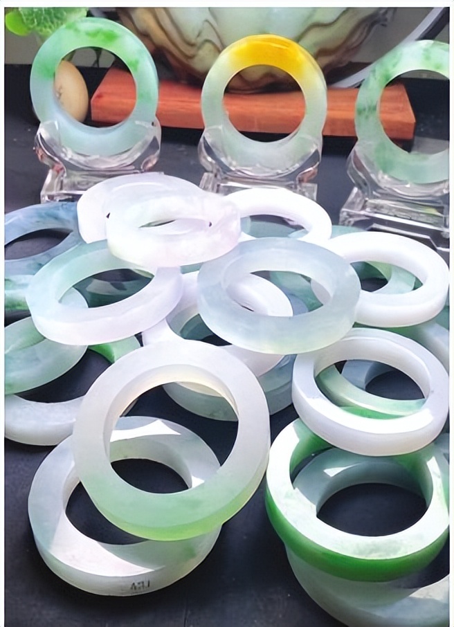 翡翠直播间买料做手镯靠谱吗,翡翠直播间卖毛坯手镯上当