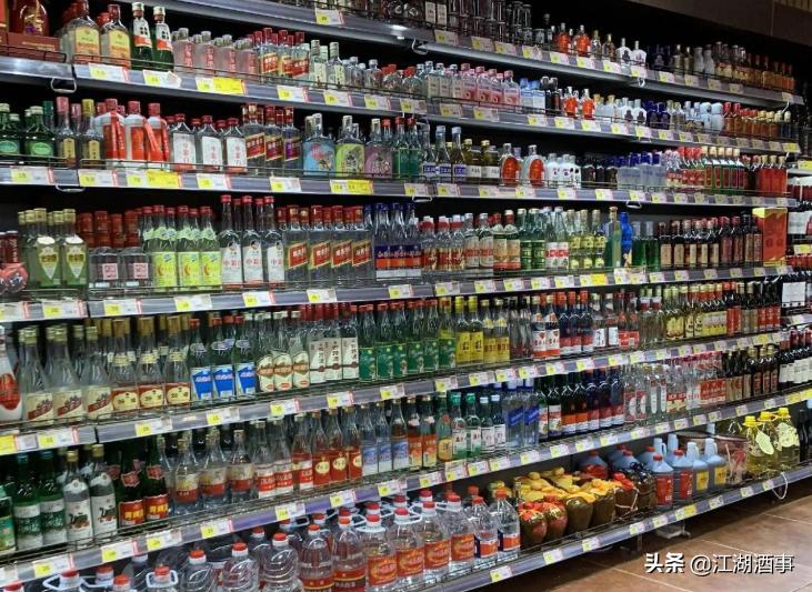 要抢牛栏山、老村长地盘？乡镇成名酒眼中香饽饽，酒友：选便宜的