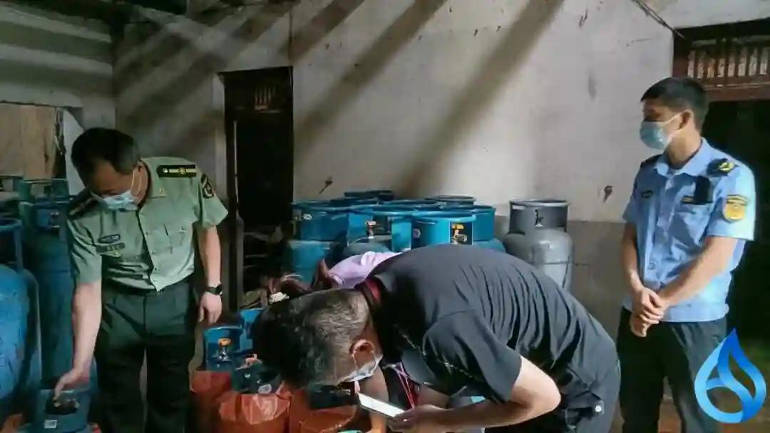 红安成功捣毁一地沟油加工点！