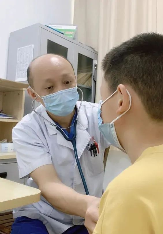 婴儿刚出生是脏的好还是干净的好,刚出生的宝宝有的干净有的脏