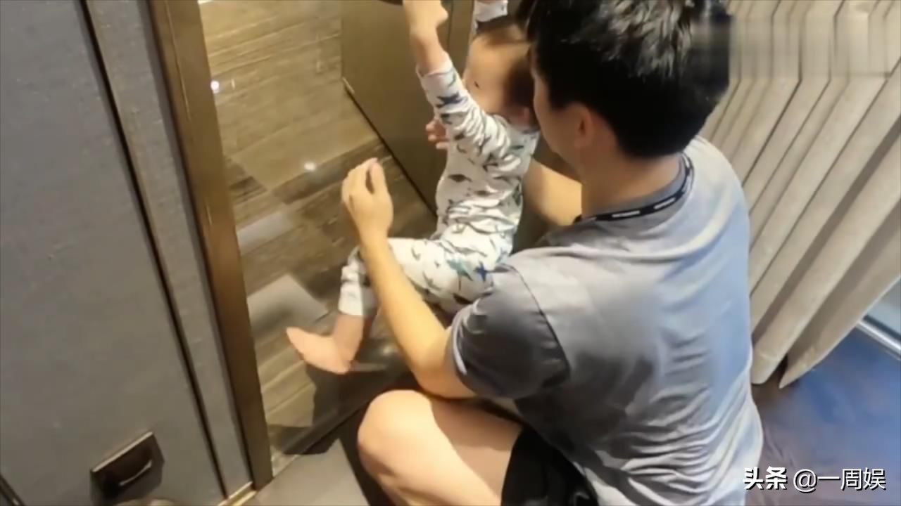 苗苗郑恺日常在家带娃,苗苗郑恺带孩子日常