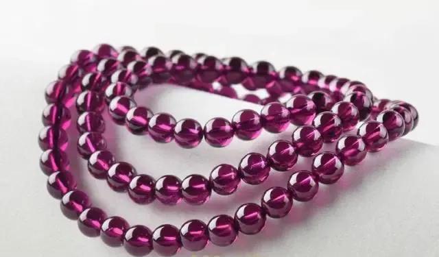 怎么验证石榴石的真假,石榴石的戒面如何鉴别真假