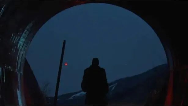 梦到自己从高处摔下来,梦到自己从高楼摔下是什么征兆