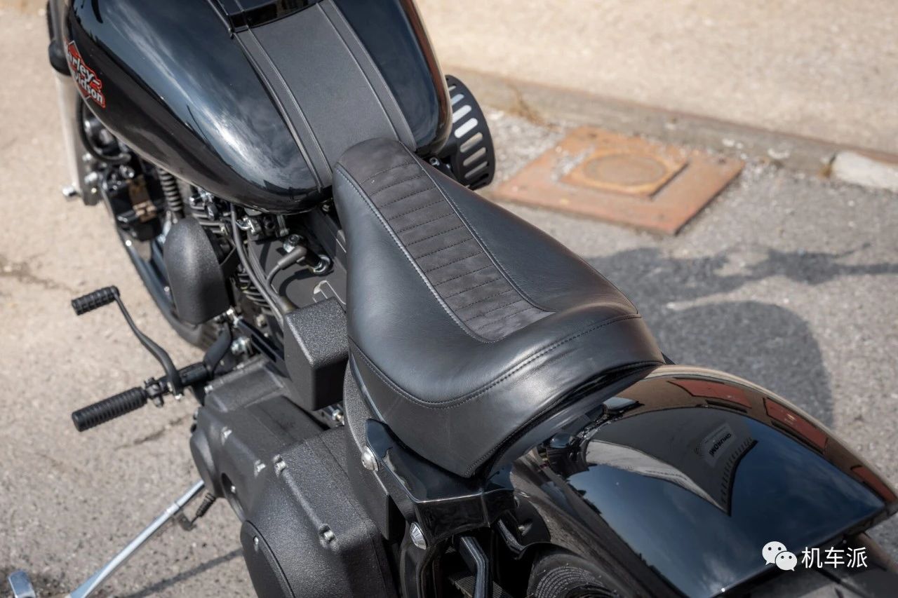 哈雷夜路德定制版改装案例,哈雷夜行者旅行改装