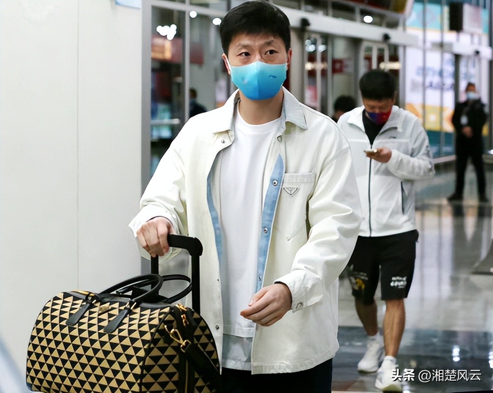 邱贻可看孙颖莎和王曼昱的对决,马琳评价王曼昱世乒赛的表现