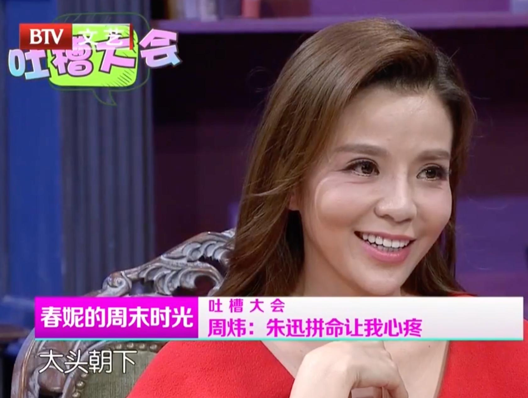 任鲁豫的伤情令人揪心！5位主持人意外摔倒后，展现出敬业和情商