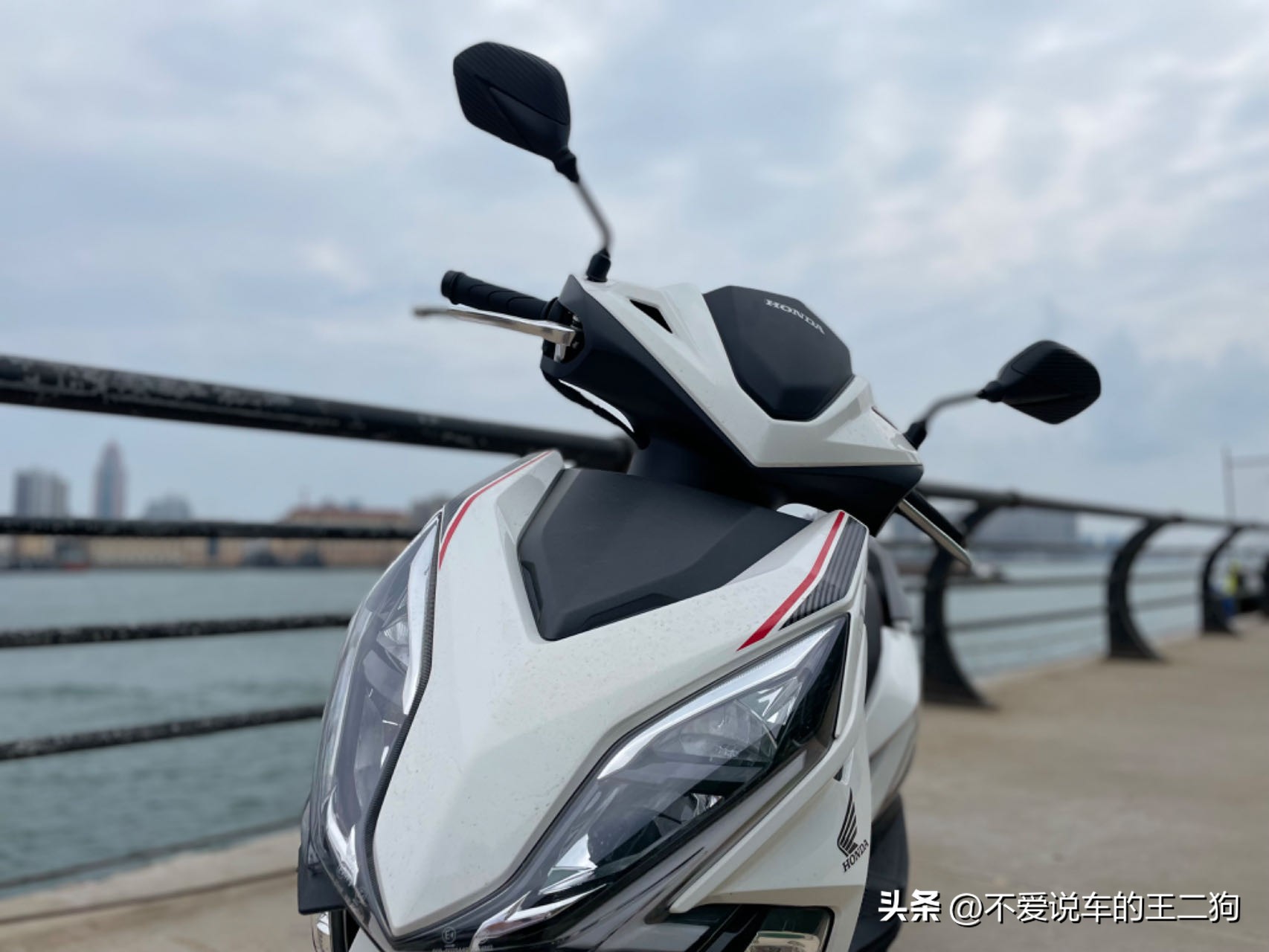 本田裂行125踏板100公里耗油多少,本田裂行125踏板无钥匙启动大灯