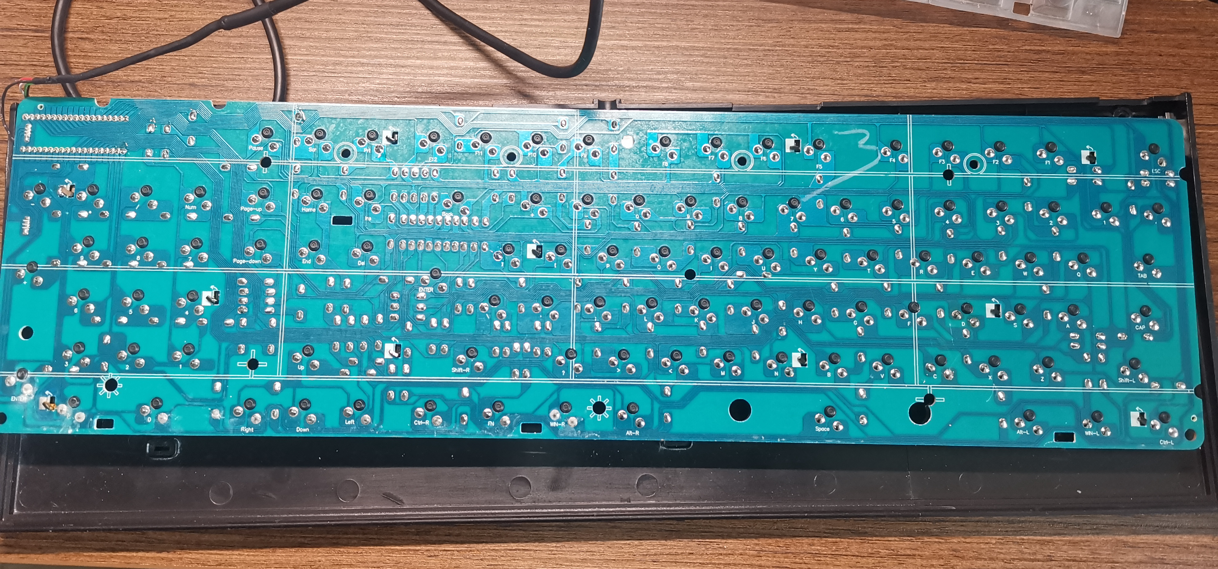 狼蛛鬼王104机械键盘怎么拆,键盘狼蛛f87pro侧刻换轴