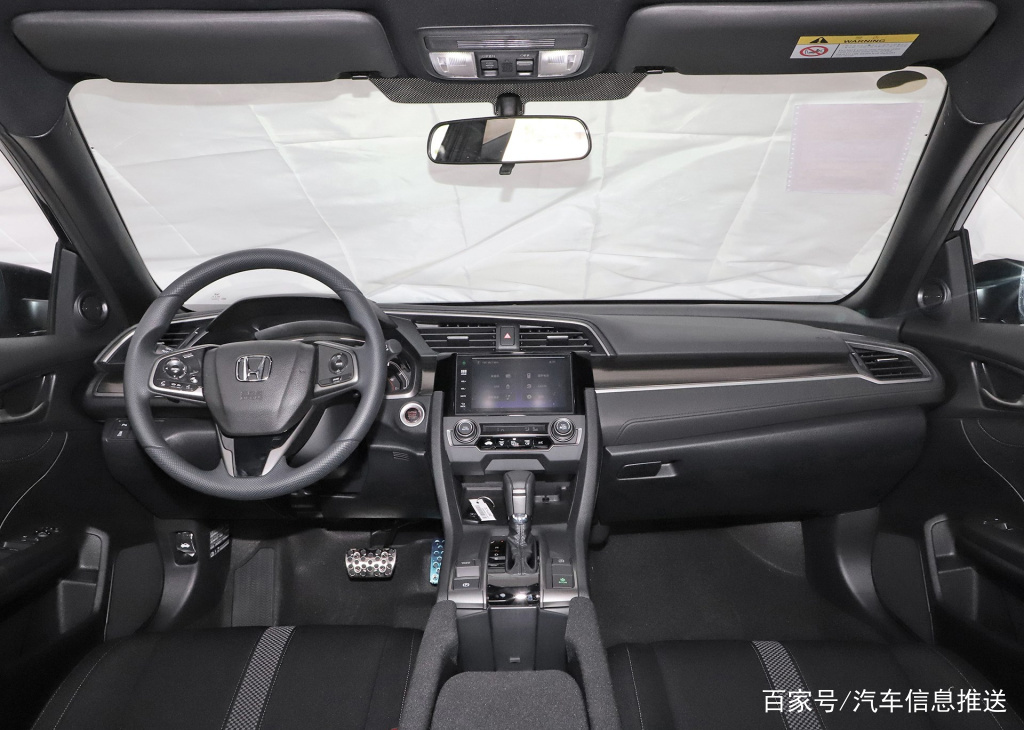 顶配思域与低配雅阁如何选择,22款思域和22款雅阁哪个更值得买