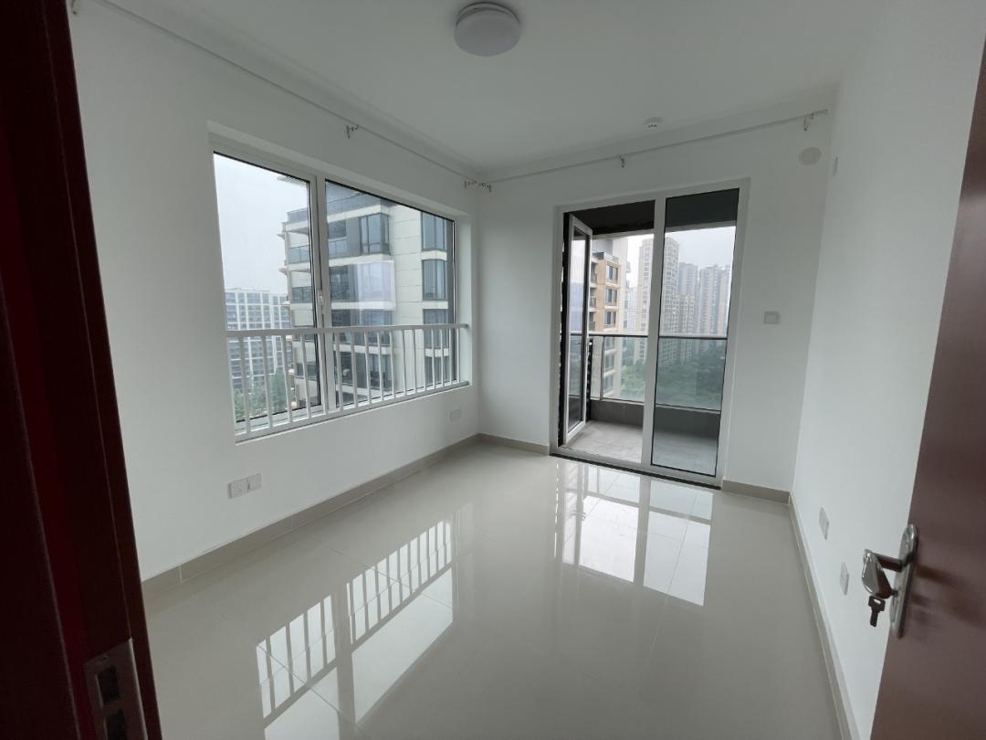 豪宅小区里的公租房终于配租，每月1600元住仁恒滨江园！