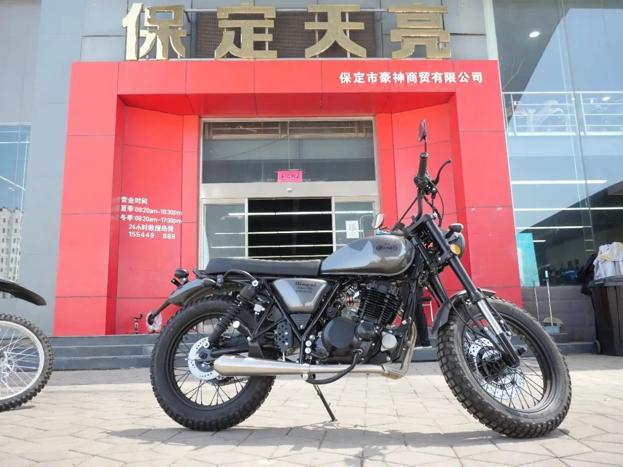 轻骑铃木250cc摩托车,推荐有性能又好看的复古车