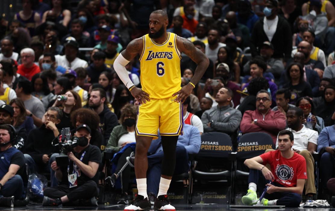 绝境逼出全力詹皇,半场31分难救球队!湖人没有他怎么办?